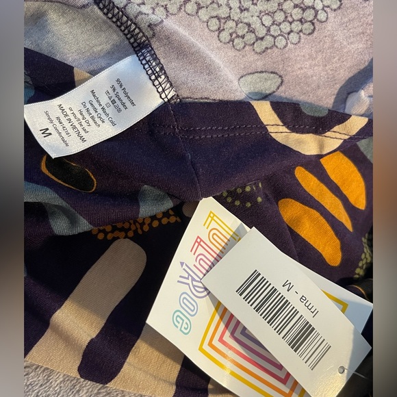 NWT LuLaRoe IRMA HI-LOW SHORT SLEEVE TUNIC TOP. Blue/Gold Multi-Color. Size M. - Picture 2 of 5